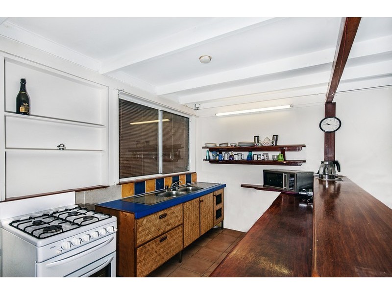 10 Valmadre Street, Caravonica QLD 4878