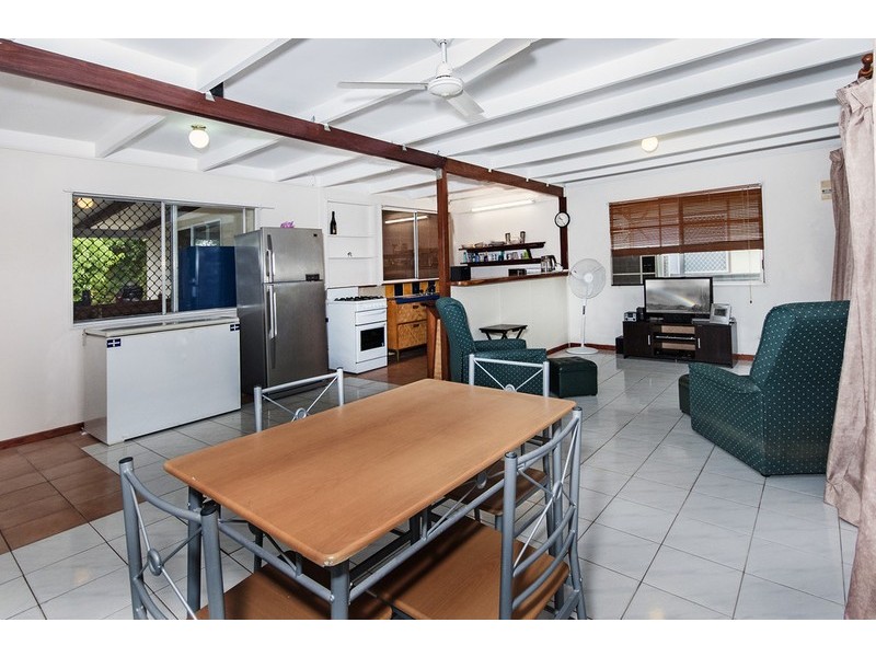 10 Valmadre Street, Caravonica QLD 4878