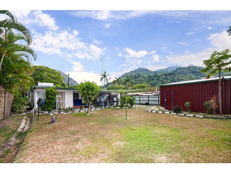 10 Valmadre Street, Caravonica QLD 4878