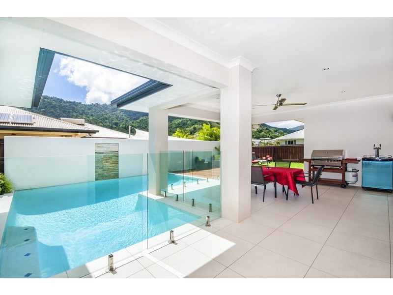 14 Kippin Close, Redlynch QLD 4870
