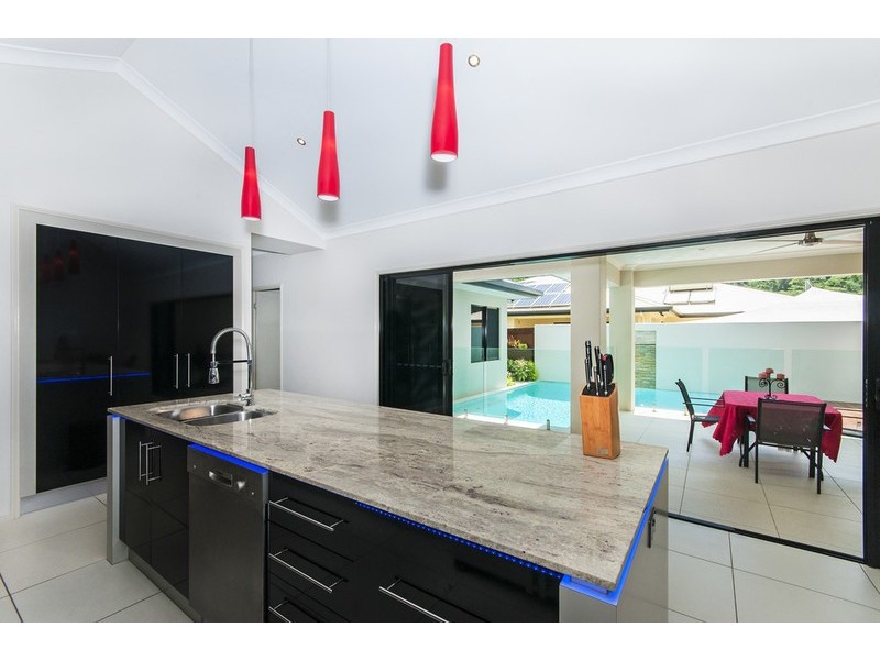 14 Kippin Close, Redlynch QLD 4870