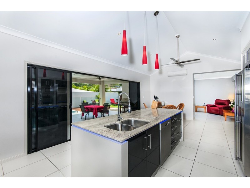 14 Kippin Close, Redlynch QLD 4870