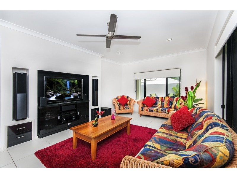 14 Kippin Close, Redlynch QLD 4870