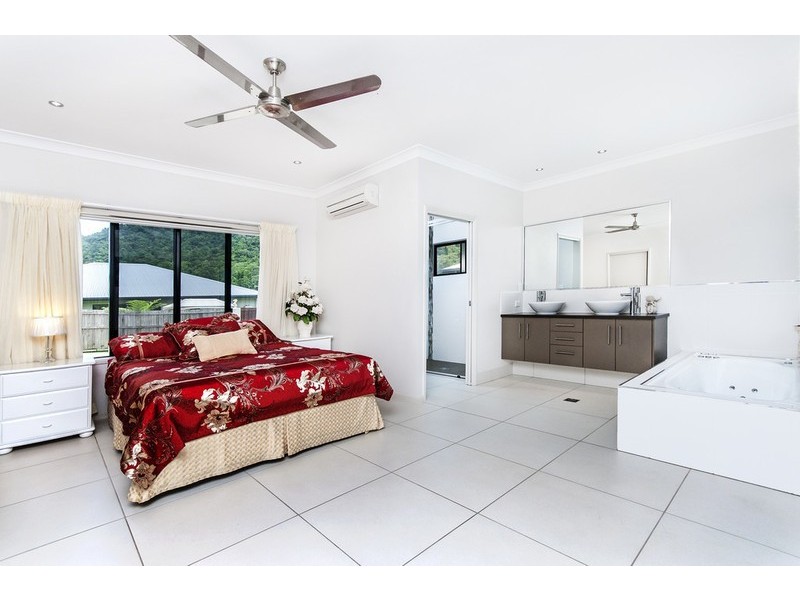 14 Kippin Close, Redlynch QLD 4870