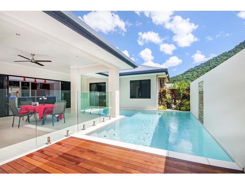 14 Kippin Close, Redlynch QLD 4870