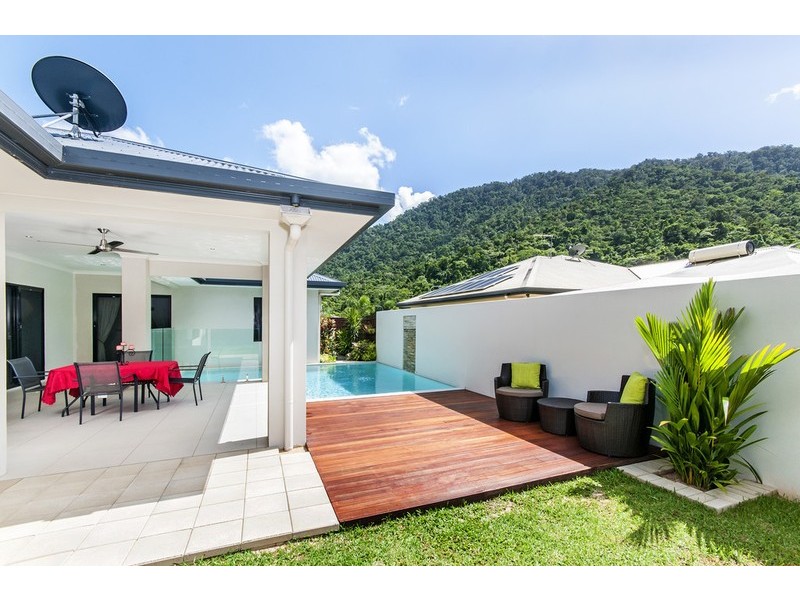 14 Kippin Close, Redlynch QLD 4870