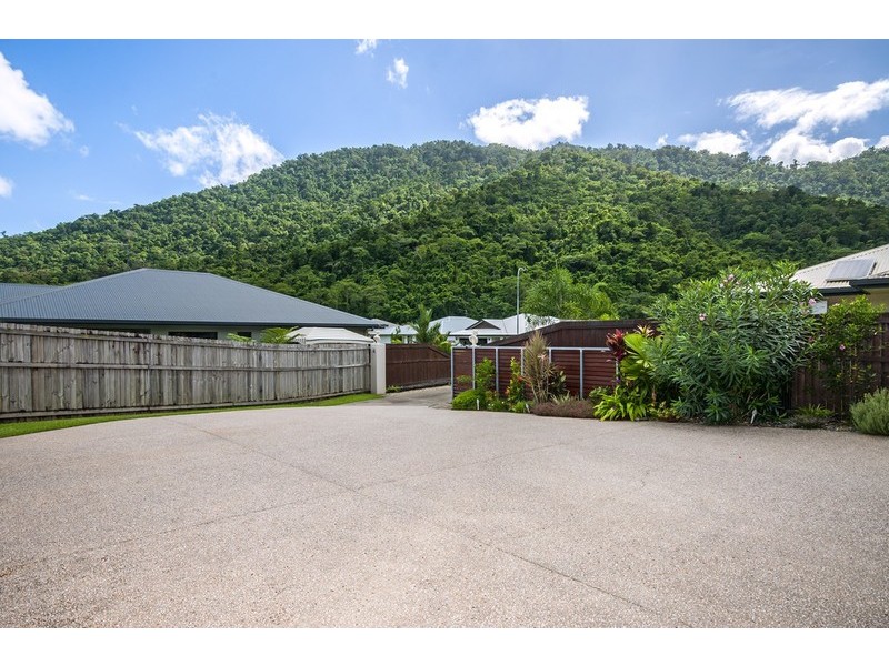 14 Kippin Close, Redlynch QLD 4870