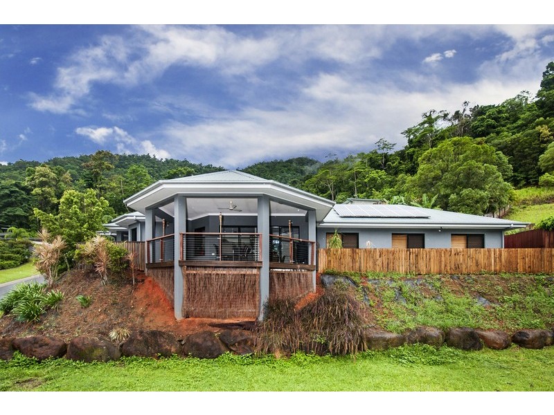 2 Stapleton Close, Redlynch QLD 4870