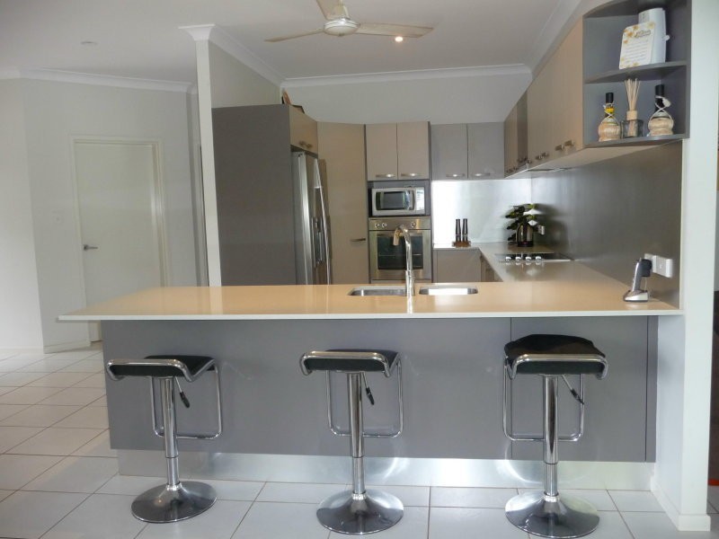 2 Stapleton Close, Redlynch QLD 4870