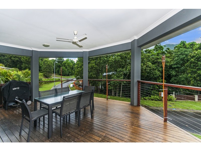2 Stapleton Close, Redlynch QLD 4870