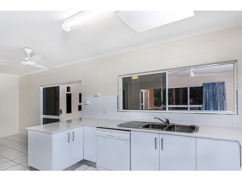 15 Satinash Close, Redlynch QLD 4870
