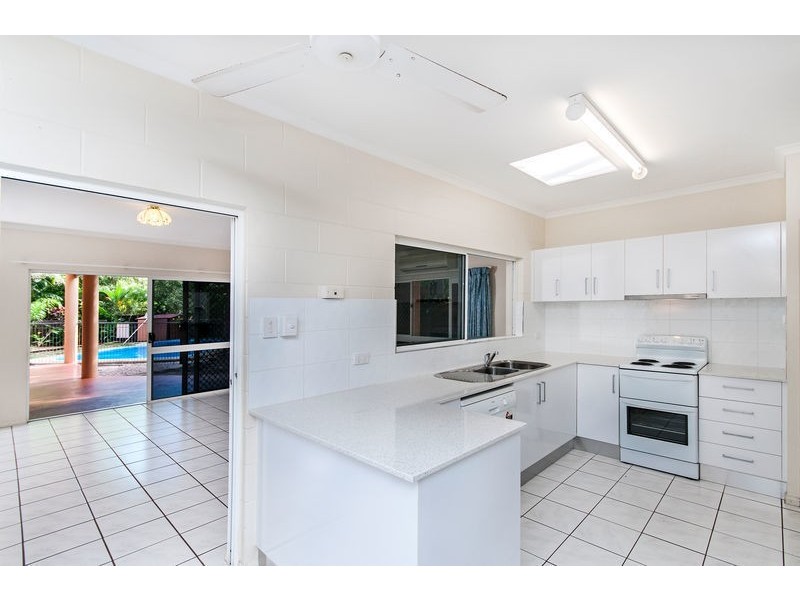 15 Satinash Close, Redlynch QLD 4870