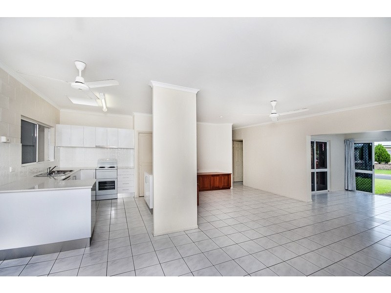 15 Satinash Close, Redlynch QLD 4870