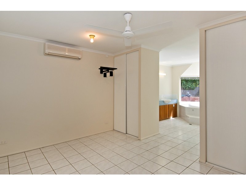 15 Satinash Close, Redlynch QLD 4870