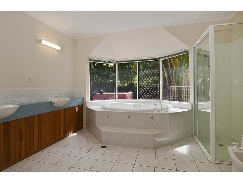 15 Satinash Close, Redlynch QLD 4870