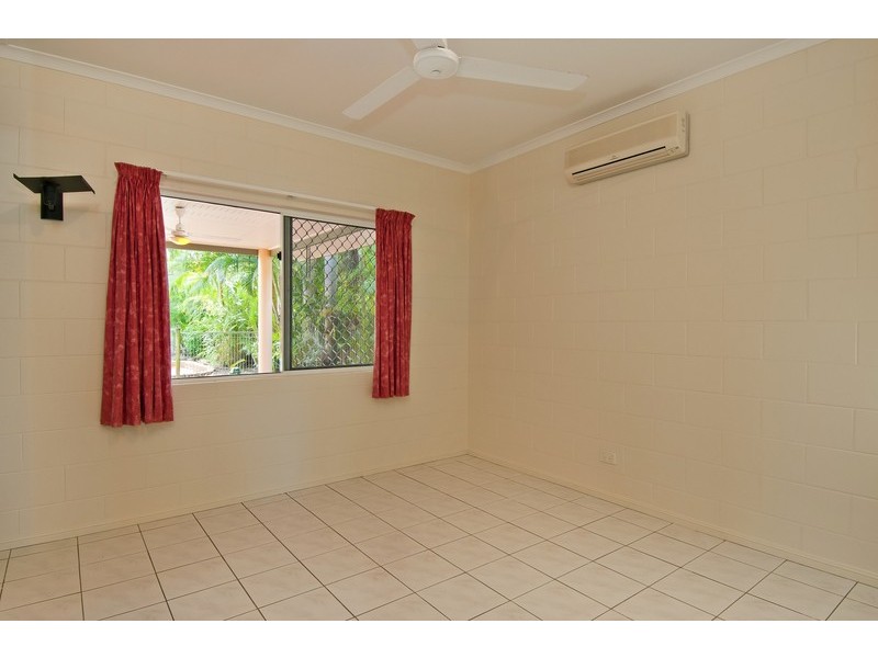 15 Satinash Close, Redlynch QLD 4870