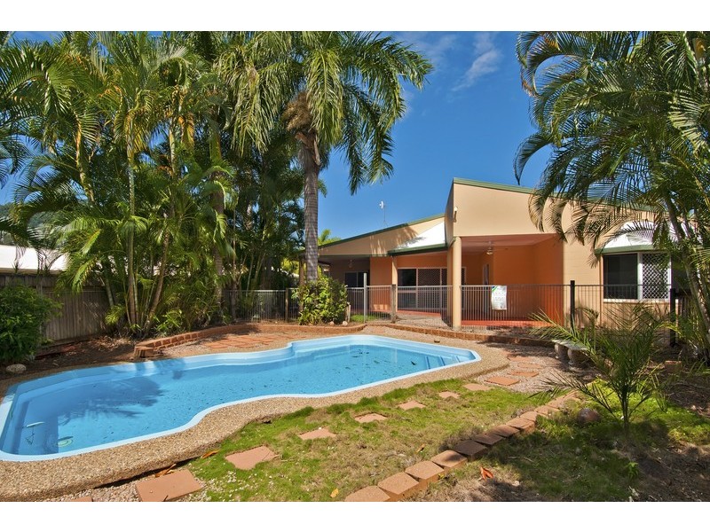 15 Satinash Close, Redlynch QLD 4870