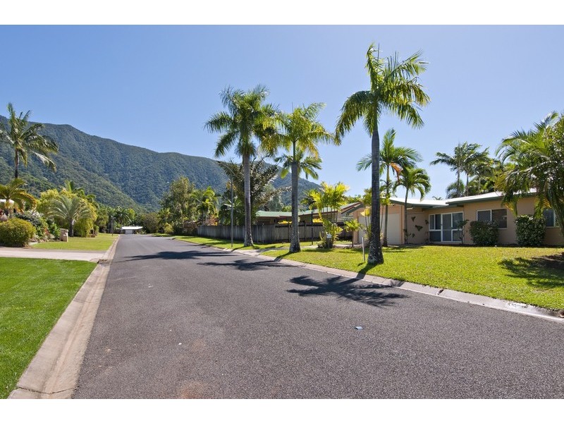 15 Satinash Close, Redlynch QLD 4870