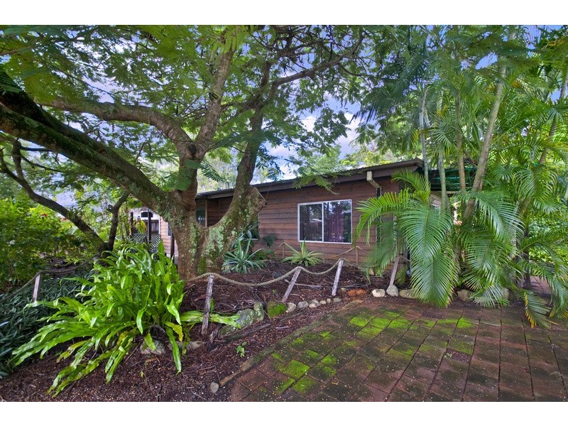 10 Mimosa Street, Holloways Beach QLD 4878