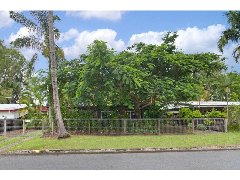 10 Mimosa Street, Holloways Beach QLD 4878