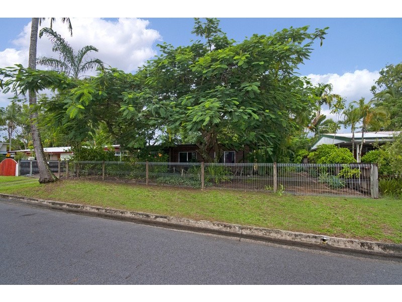 10 Mimosa Street, Holloways Beach QLD 4878