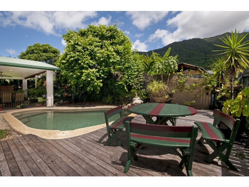2 Russellia Street, Redlynch QLD 4870