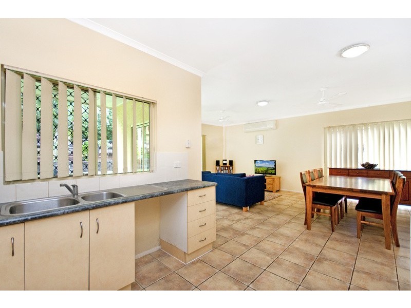 9 Tradewinds Close, Redlynch QLD 4870