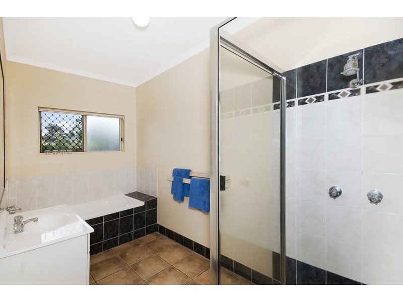 9 Tradewinds Close, Redlynch QLD 4870