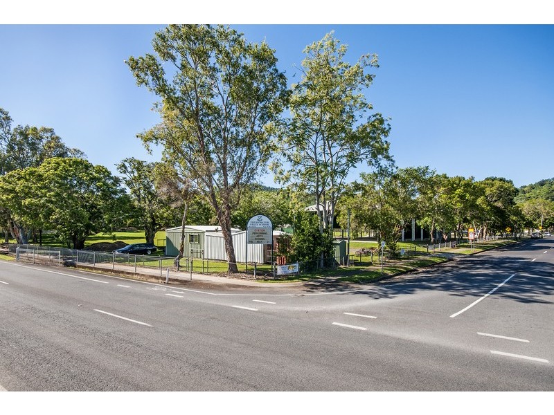 9 Tradewinds Close, Redlynch QLD 4870