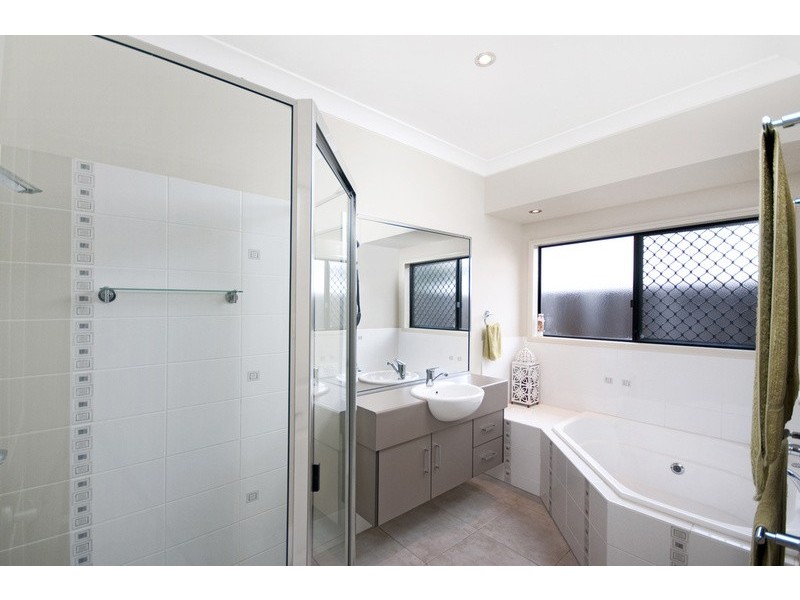 10 Hodkinson Street, Redlynch QLD 4870