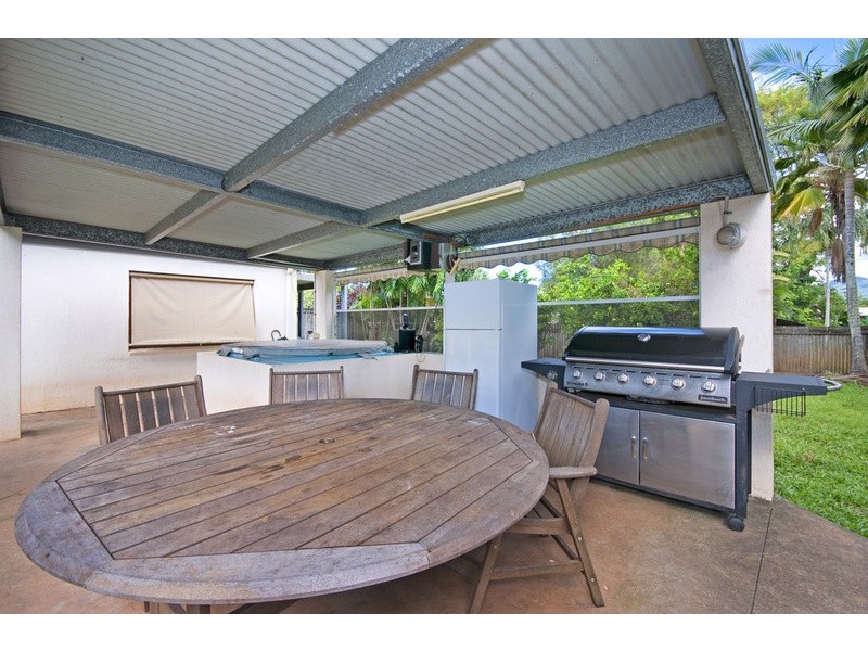 1 Melinga Close, Caravonica QLD 4878