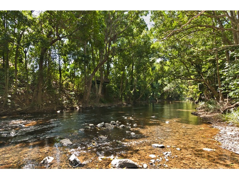 8 Chandra Close, Redlynch QLD 4870