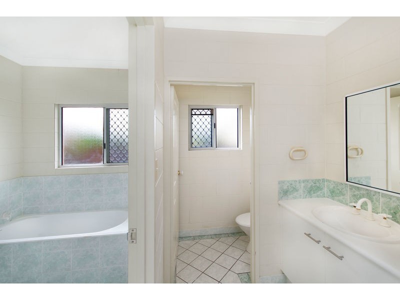 28 Satinash Close, Redlynch QLD 4870