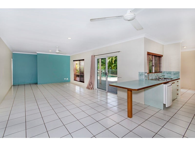 28 Satinash Close, Redlynch QLD 4870
