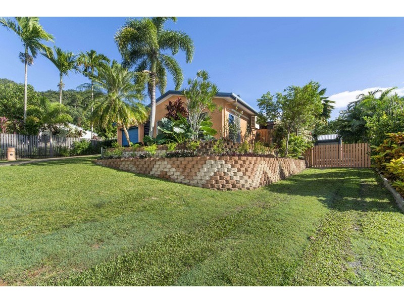 2 Henderson Close, Kanimbla QLD 4870