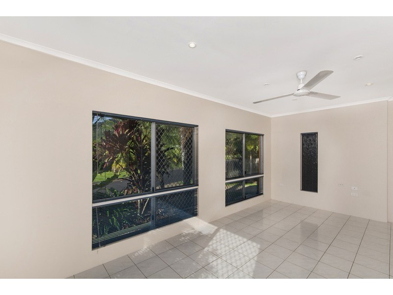 2 Henderson Close, Kanimbla QLD 4870
