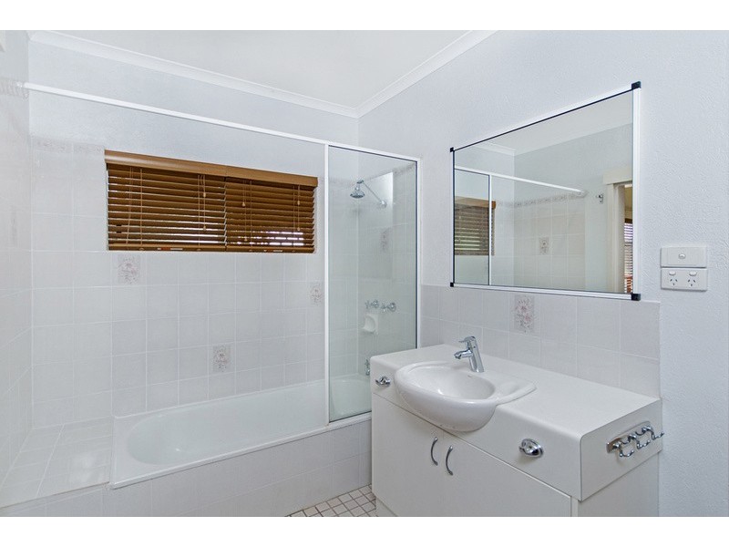 2 Henderson Close, Kanimbla QLD 4870