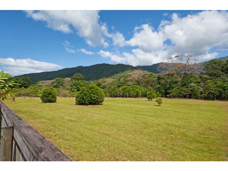 24 McBride Street, Redlynch QLD 4870