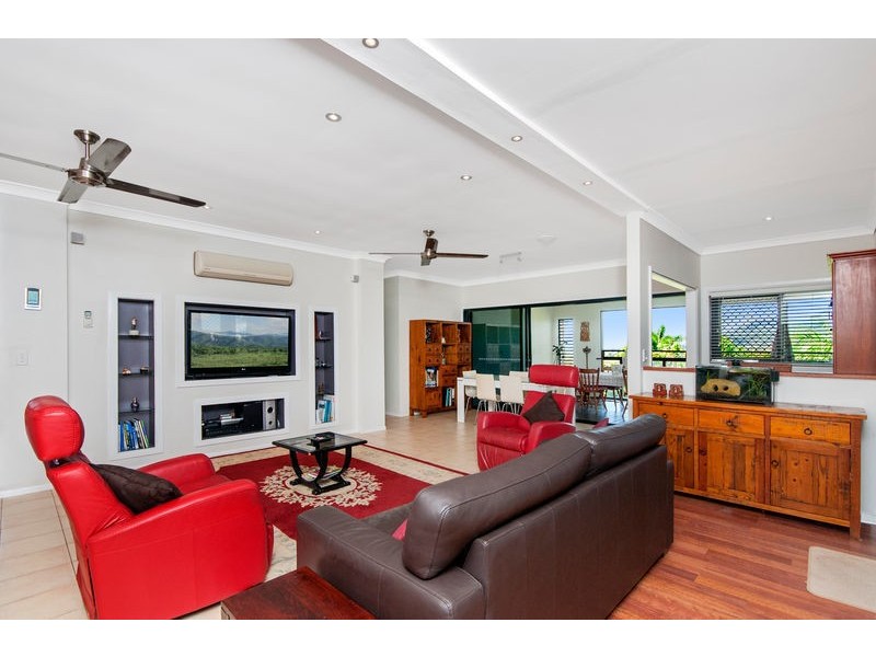 9 Gum Street (cnr Pepperwood St), Redlynch QLD 4870