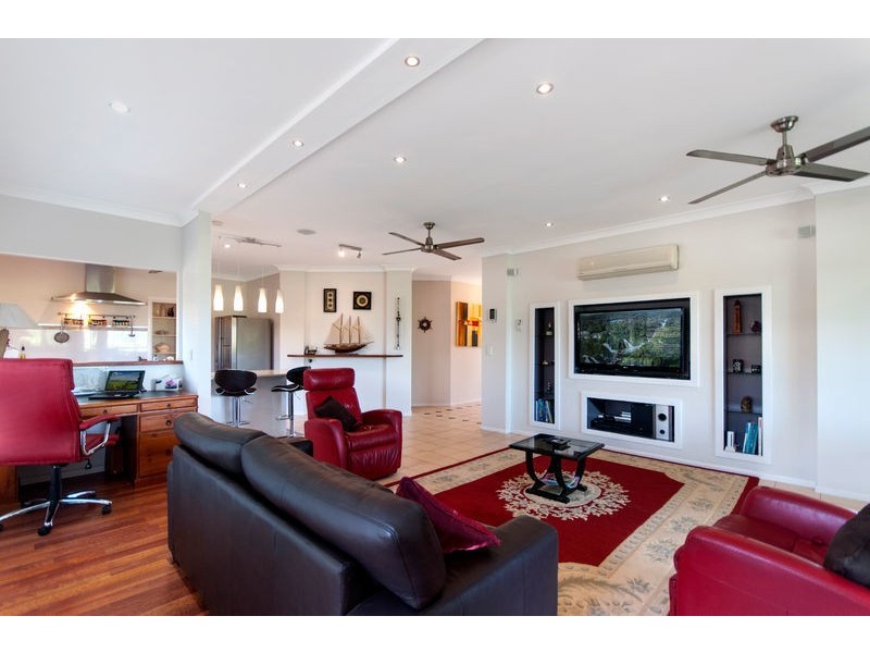 9 Gum Street (cnr Pepperwood St), Redlynch QLD 4870