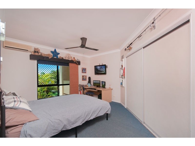 9 Gum Street (cnr Pepperwood St), Redlynch QLD 4870