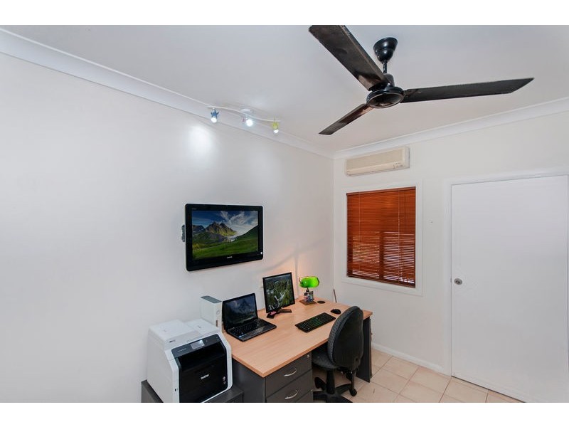 9 Gum Street (cnr Pepperwood St), Redlynch QLD 4870