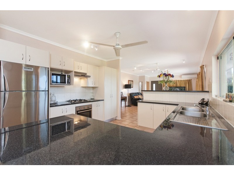 1 Spinos Street, Redlynch QLD 4870