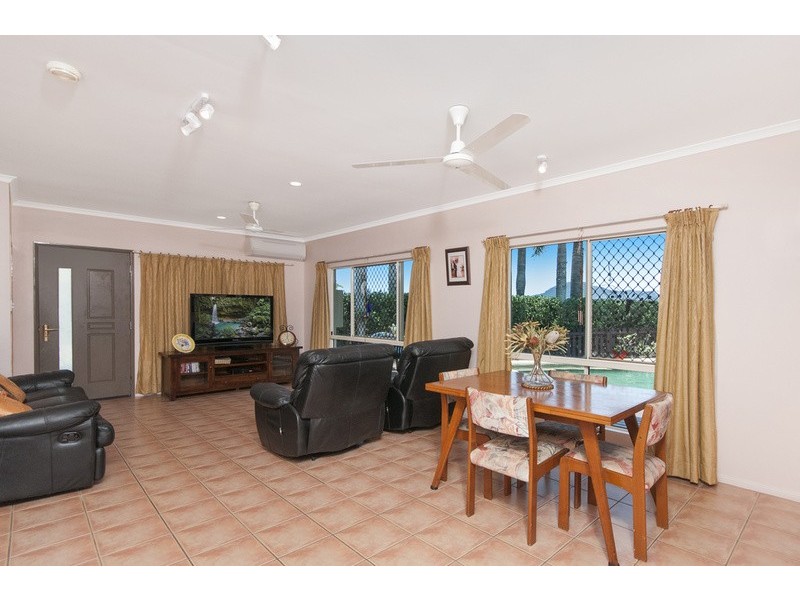 1 Spinos Street, Redlynch QLD 4870