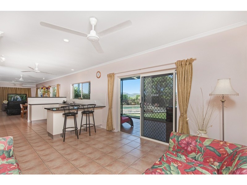 1 Spinos Street, Redlynch QLD 4870