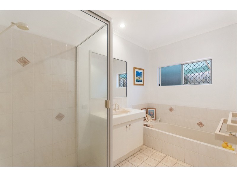 1 Spinos Street, Redlynch QLD 4870