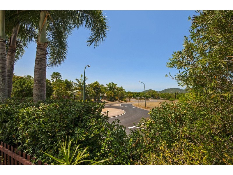 1 Spinos Street, Redlynch QLD 4870