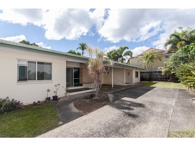 3/8 Tenni Street, Redlynch QLD 4870