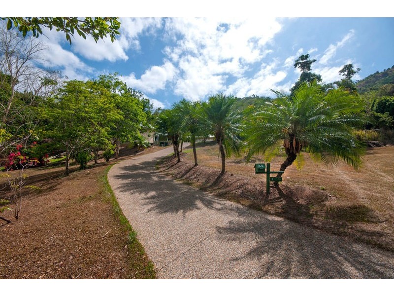 9-11 Mt William Close, Redlynch QLD 4870