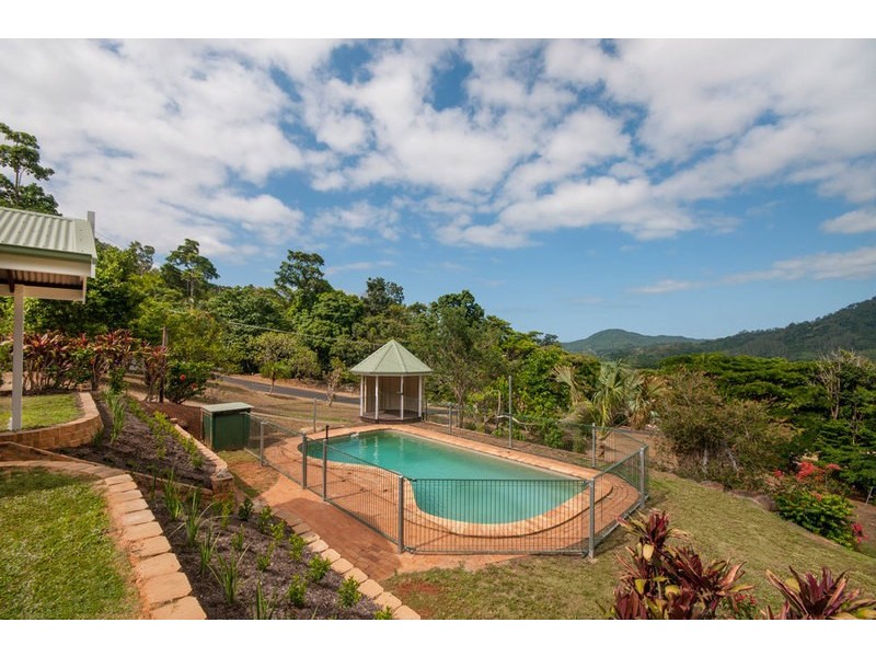 9-11 Mt William Close, Redlynch QLD 4870
